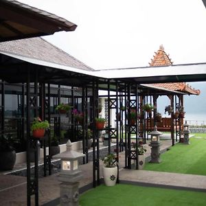 Hotel De Danau Lake View